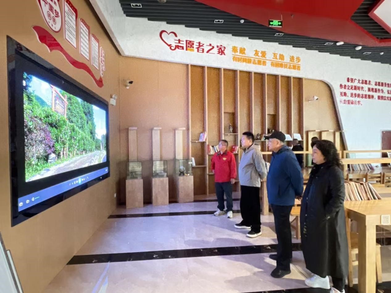 朱万峰院长、胡呈军副会长一行受邀考察遵义苟坝景区及百草园等项目 